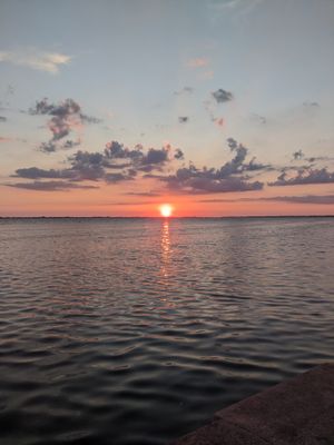 뉴 플로리다 칼리지 해안가에서 바라본 사라소타 만과 멀리 보이는 롱보트 키의 모습