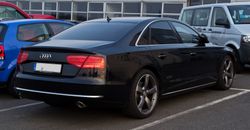 아우디 A8(전기형) 후측면