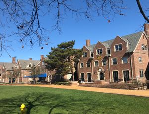 남학생 사교 클럽 건물