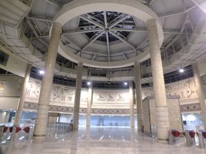 예니카프 역 내부