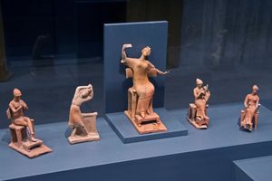 트로이 박물관의 점토 악사상