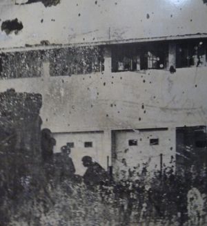 탄약 언덕으로 진격하는 이스라엘 공수부대의 실루엣