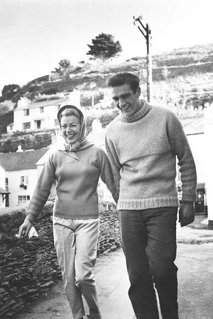 1957년 또 다른 시간, 또 다른 장소 세트장에서 라나 터너와 함께 있는 코너리