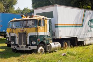 피터빌트 282 (352 단일 차축) COE