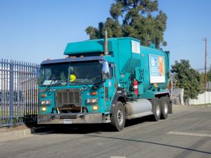 피터빌트 320 LA 위생 트럭