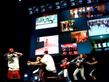 2008년 2월 "Crank That"를 공연하는 솔자 보이.