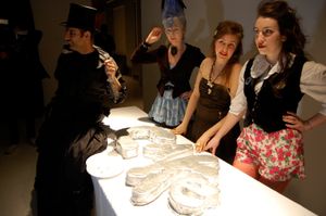 더넘의 웹 시리즈 Delusional Downtown Divas(2009) 세트