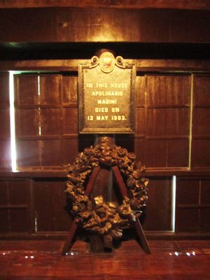 마닐라에 있는 마비니 신사의 대기실에 있는 마비니의 사망을 알리는 표지석.