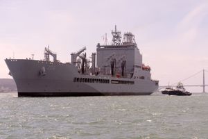 하비 밀크 해군 소위 주니어 밀크를 기리기 위해 명명된 USNS 하비 밀크 (T-AO-206)