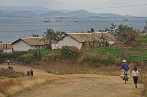 대동강을 따라 펼쳐진 남포의 시골 풍경