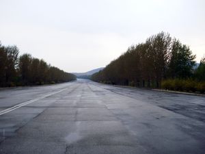 평양과 남포를 잇는 '영웅 청년 고속도로'