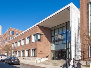 필라델피아 서부}})