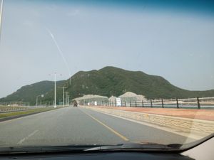 3호 방조제. 보이는 섬은 신시도. 2018년 6월