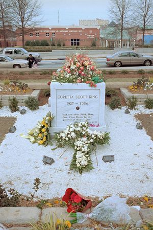 코레타 스콧 킹의 임시 묘지(2006)