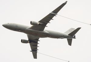 호주 공군의 에어버스 A330 MRTT/KC-30, 급유 드로그가 배치된 모습