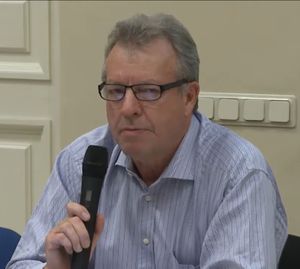 창립자이자 전임 전무 이사 라르스 비욘쇼게