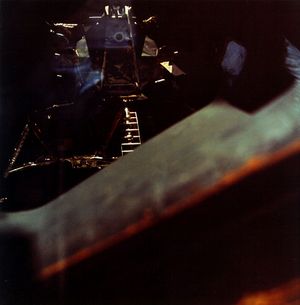 사령선에서 분리된 후 검사받는 스태퍼드와 서넌이 탑승한 달 착륙선 "스누피"