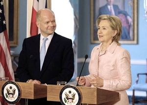 헤이그는 외무장관 임명 후 미국 국무장관 힐러리 클린턴과 만났다.