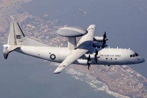 파키스탄 공군의 ZDK-03 AEW&C 비행 모습.
