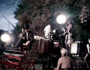 퍼킨스(왼쪽)와 게리 쿠퍼(오른쪽)가 영화 우정어린 설득 (1956)을 촬영하는 모습