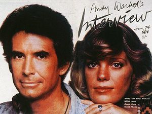 앤디 워홀의 잡지 Interview 표지를 위해 미래의 아내 베리 베렌슨과 함께 포즈를 취한 퍼킨스