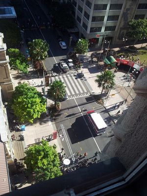 2014년 6월 22일 호주 퀸즐랜드 브리즈번의 퀸 스트리트에서 촬영 중인 세컨드 유닛