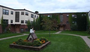 케인 가족이 태어났을 때 살았던 아파트 건물