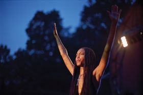 에리카 바두의 공연 (2002년)