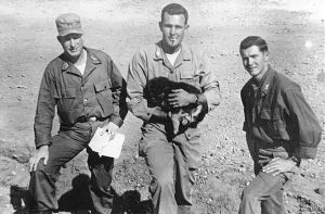 (왼쪽부터) 도널드 사이버트 대위, 짐 맵 중위, 벤 말콤 중위.