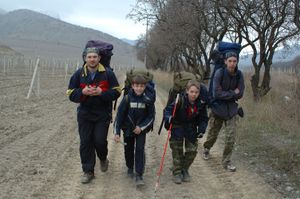 짐을 가득 싣고 하이킹