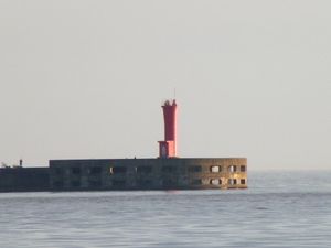 입항 시 오른쪽의 붉은 등대 (후쿠이 남방파제 등대)