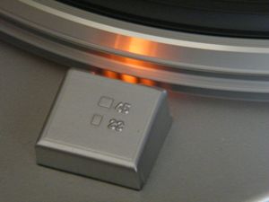 축음기 턴테이블 위의 스트로보스코프