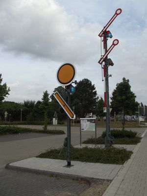 독일 슈타인푸르트의 기차역에 전시된 전통적인 기계식 신호기