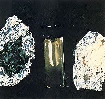 마약 단속국(DEA)에 의해 압수된 여러 형태의 불법 PCP.