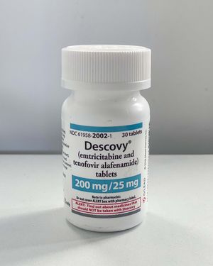 길리어드 사이언스에서 개발한 PrEP에 사용되는 200mg/25mg 엠트리시타빈과 테노포비르 알라페나미드가 들어있는 데스코비 병