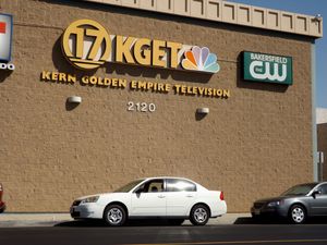 KGET 건물 (재도색 전)