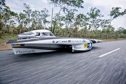 누나 5는 델프트 공과대학교 학생들이 제작했으며, 월드 솔라 챌린지에서 7번 우승한 누나 시리즈 중 하나이다.