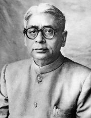 날리니 란잔 사르카르는 매사추세츠 공과대학교(MIT, 미국)와 유사한 인도 공과대학교(IIT) 설립을 권고했다.