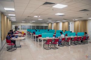 인도 공과대학교 바라나시 도서관에서 공부하는 학생들(2019년)