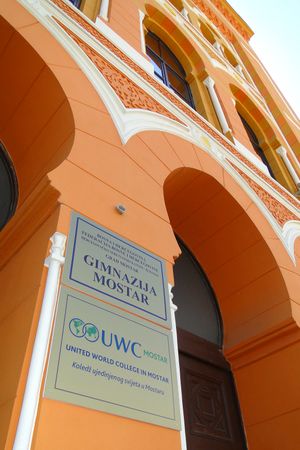 모스타르 김나지움과 UWC 모스타르가 함께 사용하는 건물