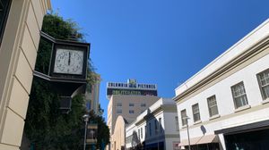 캘리포니아 컬버 시티의 소니 픽처스 스튜디오에 있는 컬럼비아 픽처스 표지판.