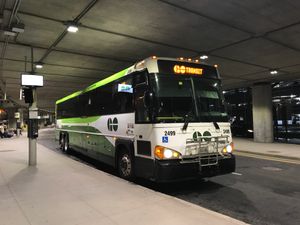 GO 트랜짓 버스 (터미널 1 외부), 광역 토론토 지역 전역으로 코치 서비스 제공