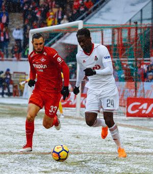 에데르와 스파르타크 모스크바의 니콜라 막시모비치 (2018년 3월)