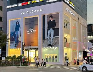 지오다노, 대한민국 서울 강남 3층 플래그십 스토어