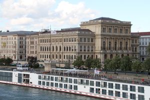 헝가리 과학 아카데미 - 부다페스트 소재, 1825년 세체니 백작에 의해 설립됨