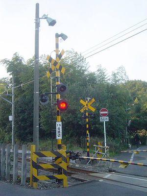 건널목 경보기에 사용되는 경계색