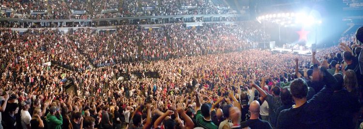 레이지 어게인스트 더 머신 콘서트를 개최하는 타겟 센터