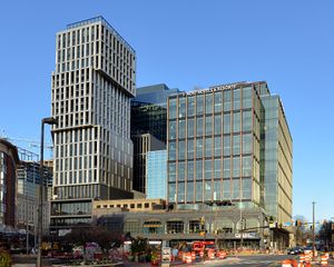 베세즈다 시내에 위치한 호스트 호텔 & 리조트 본사 건물