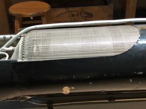 얇은 벽의 연료 탱크를 고장력 강선으로 감아 로켓 무게를 줄인 모습