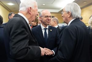 자크 상테르 (1984–1995), 루크 프리덴 (2023–) 그리고 장클로드 융커 (1995–2013), CSV 출신의 룩셈부르크 총리 세 명.